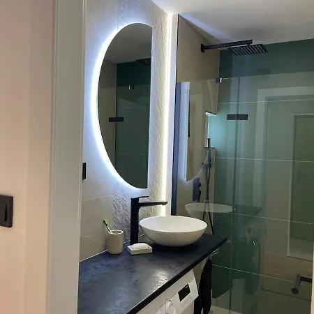 Apartment Nearby Center For The Discerning